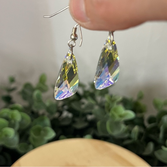 Made w/ Sterling Silver Swarovski Crystal Clear Angel Wing Earrings Leverback - Picture 4 of 4